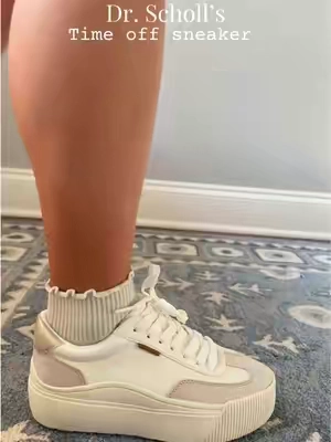 They’re backkkkk #drscholls #whitesneakers #platformsneakers #archsupport 
