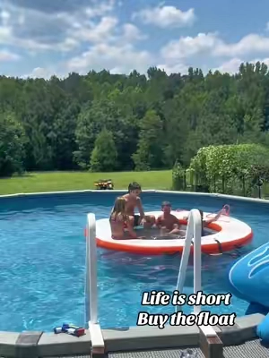 The best floating doc. @VEVOR Home Improvement #vevor #floatingdock #waterhammock #poolfloat #tiktokshopcreatorpicks 