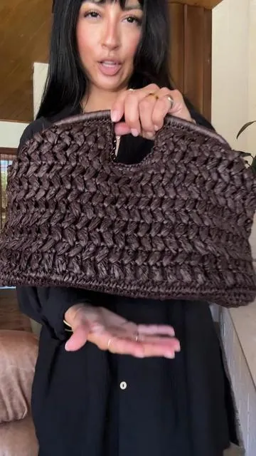 POV: You finally found a clutch that’s actually practical 🤎 #WovenBag #BrownBag #ClutchBag #HandbagStyle #baglover 