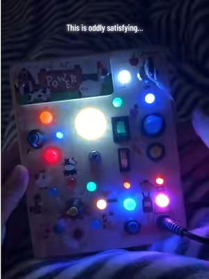 Relaxing time ✨ #busyboard #kidstoys #toddlertoy #figettoys #oddlysatifying #StressRelief #montessori #montessoritoys #momhack #screenfreeactivities #giftforkids