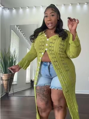 Insecure about your arms ? A Summer long open knit cardigan is the solution.#cardigan #lightweightcardigan #womensfashion #plussizefashion 