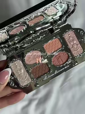 nothing compares 🩰 #flowerknows #palette #makeuppalette #makeup #blush