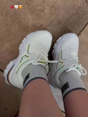 Son bellísimas.👟🥰#tenisblancos#woman#moda#tiktokshopcreatorpicks 