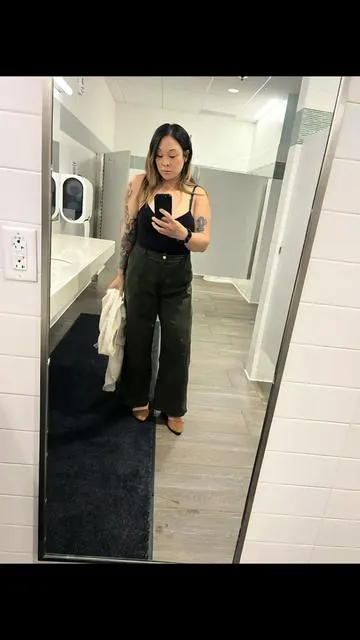 Undergarment that sucks up your love handles but can also be turned into an after hours fit 💯 #shapex #fitcheck #officetohappyhour #fyp