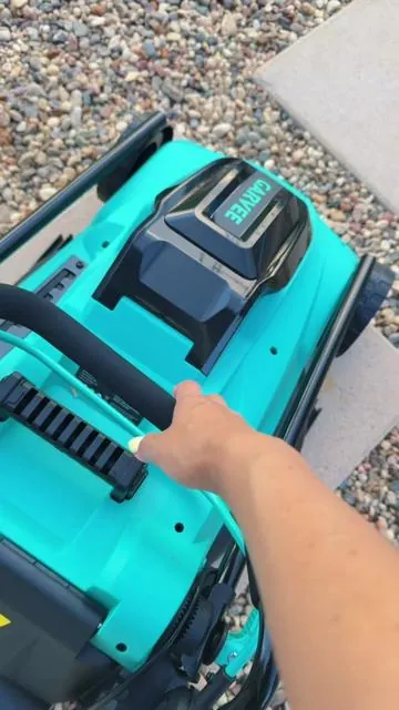 Still buying gas just to mow the lawn? This one is a rechargeable lawnmower perfect for the tight spaces small yard around the pool places where your big mower can’t reach. It’s lightweight super easy to assemble no gas. No cords to deal with. 😅 ##lawmower##garvee##eletriclawnmover##lawn##yard