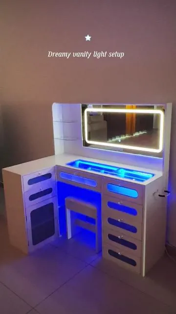 Every detail is so adorable, I can’t stop staring at it#vanity #vanitydesk #makeup #weeklydeals #CollaredEagle 