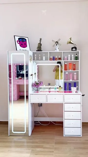 Scroll no more, this is the one you’ve been searching for.#vanity #vanitydesk #makeup #weeklydeals #CollaredEagle 