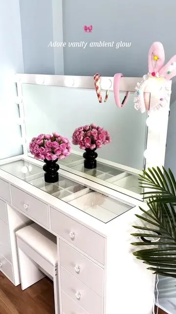 Less decoration, more texture. Simple is always timeless#vanity #vanitydesk #makeup #weeklydeals #CollaredEagle 
