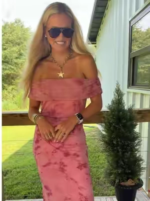 I did not expect this dress to be so comfortable and stretchy! So pretty and the best quality too! Perfect for all of the formal events #tiktokshopcreatorpicks #formaldress #elegantdress #cocktaildress #weddingguestdress 
