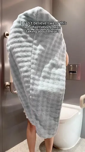 Am I the only one who was constantly fixing my hair towel? 👀#useful #hairtowel #hairroutine #trending #beautytok 