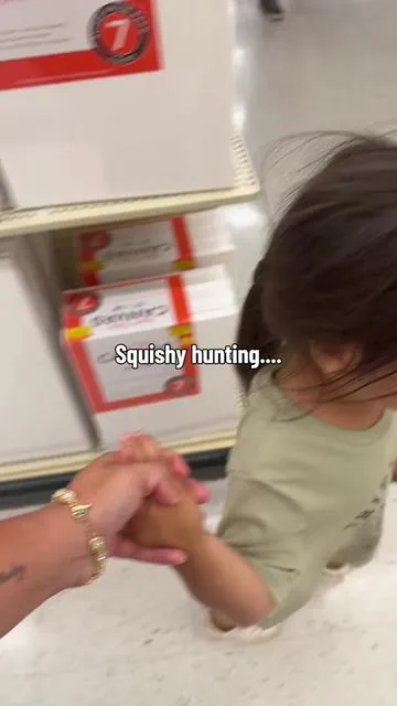#squishy #squishyasmr #daughterandmom #minivlog 
