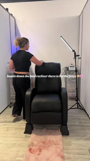 will forever be my favorite chair 🫶🏼 one at home one at work 🤣 #recliner #reclinerchair #reclinersofa #reclinerseats #lashtech 