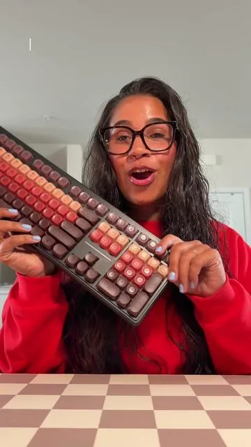 Love the new colorway! 💄✨
