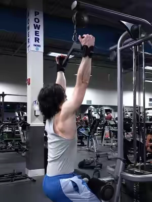 Hooks accomplish these things: 1) No setup time 2) they work on ALL grips 3) are simple to use #backday #GymTok #pullday 
