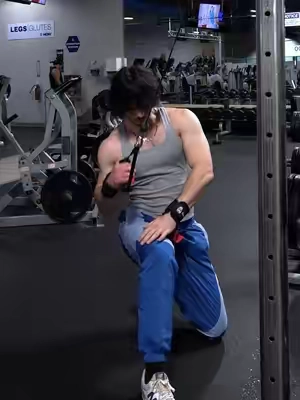 Hooks work so well on unstable handles #gym #lifting #bodybuilding 