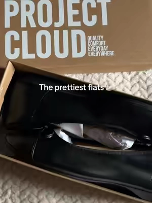 I WILL be buying these in brown! They’re so comfy #comfyshoes #projectcloud #projectcloudshoes #foryoupage #flats 