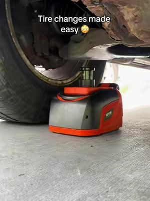 This is impressive #fyp #cars #electriccarjack #roadsideassitance #dealsforyoudays 
