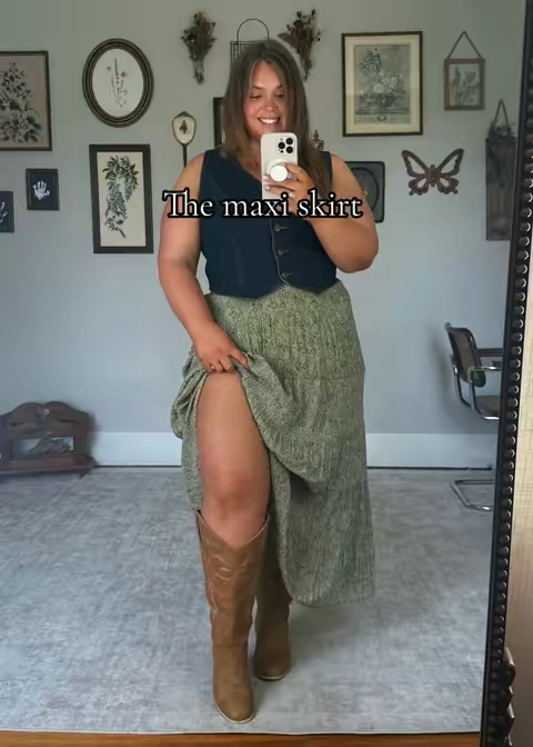 I have more 2 more colors I didn’t get pictures of. And I believe I’m gonna need all of them eventually #maxiskirt #maxiskirtoutfit #plussizefashion #curvyfashion #fallfashion 