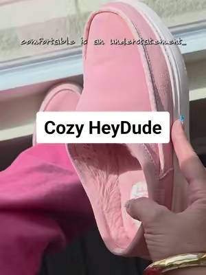 pink girlies🌸cozzzyyy New HeyDude Suede Clogs won't last long✨️ @HeyDude #heydudeshoes #clogs #slippers #pink #sliponshoes 