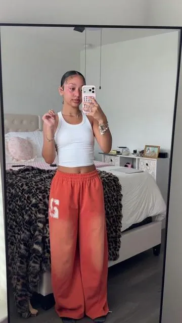 These pants are toooo cuteee (size S I’m 5’5)