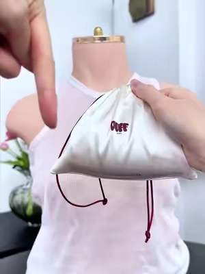 Lift your breasts in one second. Super invisible, water will not affect the stickiness. #puff #stickybra #fyp #foryou #lifting