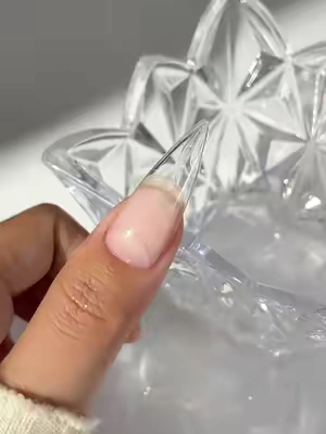 If you struggle with nails popping off, watch this. 👀💥#easynails #diynails #gelnail #nailhacks #nailglue 