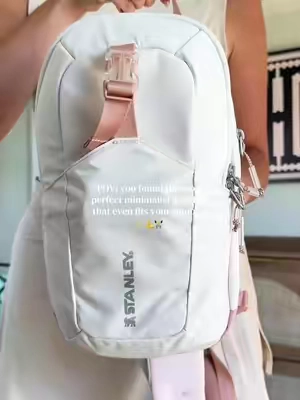 @Stanley 1913 really thought of everything with this crossbody bag ✨🤌🏼 