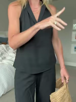 New drop, Minimal & chic set of my dreams. 85% cotton 15% linen. Dress it up or wear casually.