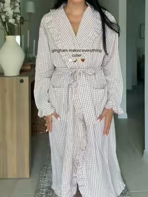 I love everything gingham 😍 size medium! 5’7” , 125 #robes #maternityrobes #expectingmom 