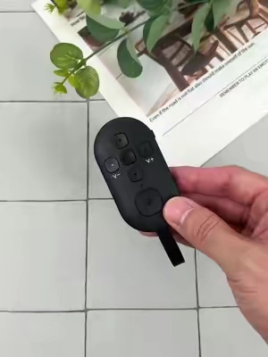 Can you scroll TikTok without moving a muscle?#tiktokmademebuyit #tiktokshop #remotecontrol #coolgadgets #bluetoothremote 