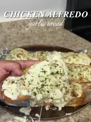 These Chicken Alfredo Garlic Breads Were A Hit 😍🤤 Ingredients: Diced chicken breasts Alfredo sauce Mozzarella cheese Garlic powder Onion powder Chicken rub Italian seasoning Bake at 425 for 10 minutes  #fyp #DinnerIdeas #chickenalfredo #cooking #easymeals 