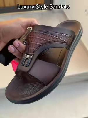 These go with any summer outfit!👌🏾 #sandals #luxurysandals #summersandals #mensfashion #mensfashiontips 