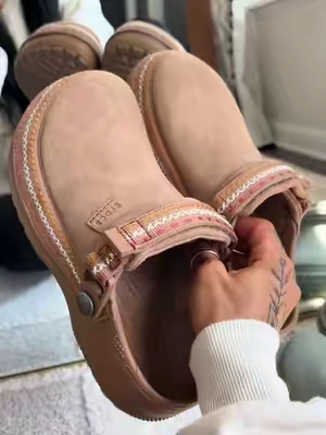Perfect fall clogs! So cute and cozy @Crocs #crocs #crocsclogs #clogs #crocssuperbrandday 
