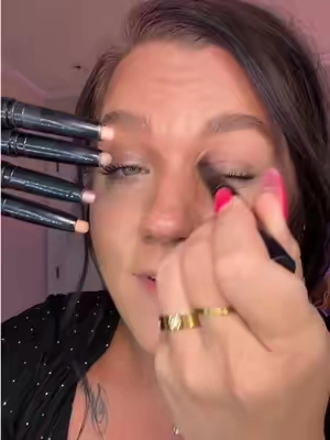 The easiest way to do eyeshadow 🙌🏽 and it’s hooded eye friendly 🤌🏽🥹@Laura Geller Beauty  #lauragellerbeauty #eyeshadowstick #easyeyeshadow #makeupformatureskin #laurageller 