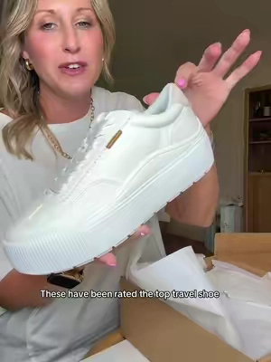 I love the scallop detail on these. 🤍 They're lightweight, comfortable right out of the box, and true to size. I'm wearing my usual 7.5, and I have a feeling these are going to be on repeat. #whitesneakers #platformsneakers #drscholls #travelshoes #walkingshoes     
