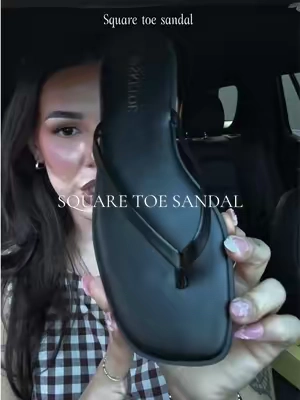 They’re so comfy 🖤 #summersandals #cutesandals #squaretoesandals 