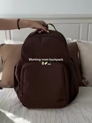 Buy one backpack, get a lunch bag for free!! Perfect backpack for a work mom🤌🏻#whatsinmybag #diaperbag #diaperbackpack #momhack #workingmom 
