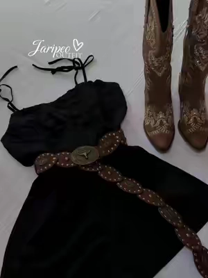 Me encanta este cinto 🤎#jaripeooutfits #jaripeobaile #outfitvaquero #westernfashion #cowgirl 