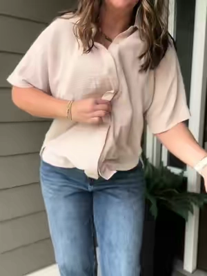 The collar, the slouchy look, love it all!
