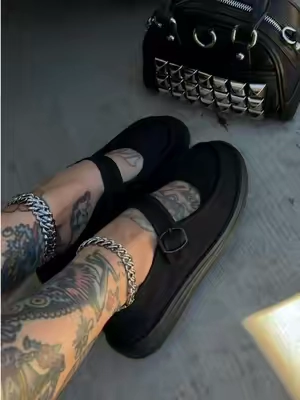 Obsessed with these 🖤 if you’re a half size then size up! @HeyDude #heydudeshoes #maryjaneshoes #altoutfits #altmom #darkaesthetics 