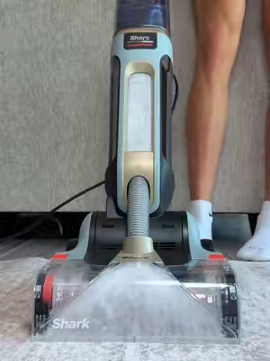 I ditched my old carpet cleaner for this one 🙌🏼 #shark #carpetforce #carpetcleaning #cleaning 