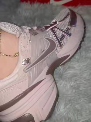 Este color de tenis se ha convertido en mis favoritos #sneakers #shoes #womenshoes #moda #tiktokshopping 