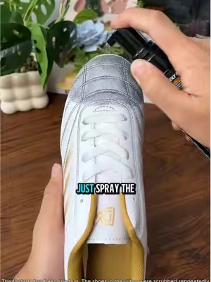 The brush and foam combo makes shoe cleaning way easier. #ShoeCleaningKit #SneakerCleaner #CleaningTools #CleanTok #tiktokshopfinds 