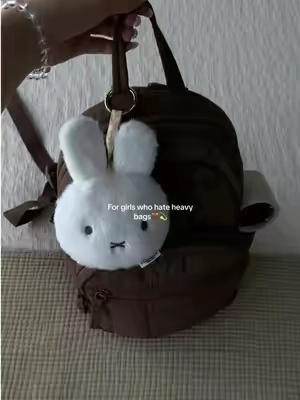 Cutest mini puffy backpack in the world…..(personal opinion)🥹🤎☁️#backtoschool #backpack #cutebag #aesthetic #whatsinmybag 