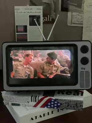POV: Just sit back and watch#phonescreen #phonemagnifier #throwback #coolgadgets #minicine 