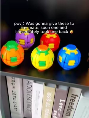 Dijo que es el mejor regalo que ha recibido en todo el año — mejor que unos tenis.#fidgetspinner #stressrelieftoy #deskfidget#OfficeWorkers #anxietyrelief 