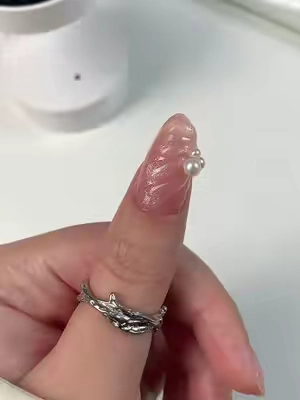 The easiest way to have polished nails every day 💅#diynailsathome #fypages #gelxnails #nailhacks #nailglue 