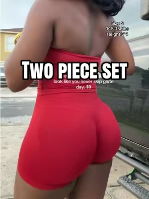 You can’t go wrong with this set! So flattering  #gymgirl #twopieceset #gymoutfit #matchingset 