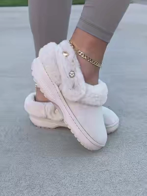 This color! The fur!! Crocs Unfurgettable are back!! #crocs #clogs #fuzzyslippers #slippers #crocssuperbrandday 