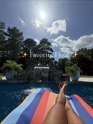 I’m in LOVEEEEE with this float!!  Currently running 🏃🏼‍♀️ to cart 🛒 to add more colors!!!!  Do the same friends you won’t be sorry!!  #poolside #poolday #poolfloat #floats #floating  @FindUWill 